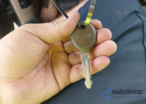 2004 Jeep Grand Cherokee Laredo z USA, uszkodzony, nr VIN 1J4GW48S14C253238